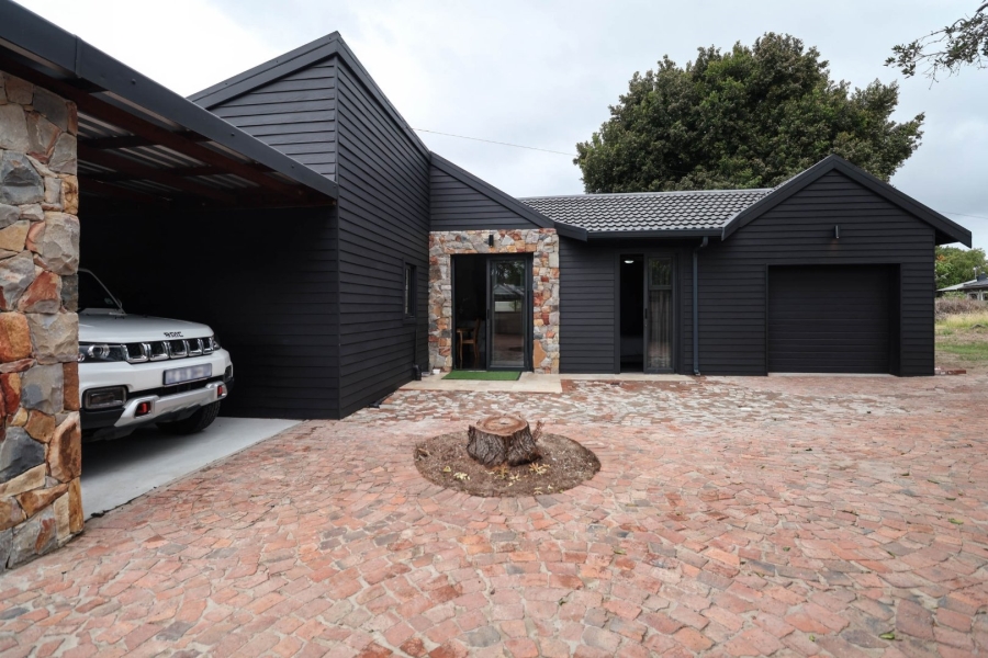 3 Bedroom Property for Sale in The Island Western Cape